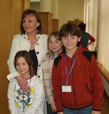 Minister Fedak z dziećmi z rodzin zastępczych